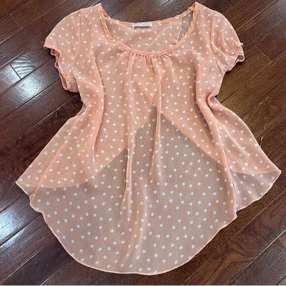 Blush and white polka dot split back top size medium - Picture 3 of 5